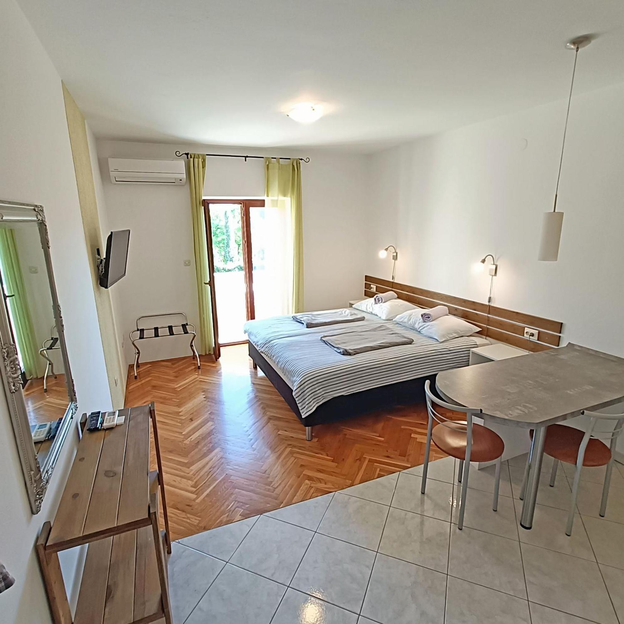 Paklenica Sport Apartments Starigrad Paklenica Exterior foto